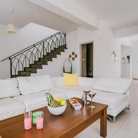 Alexis Вилла